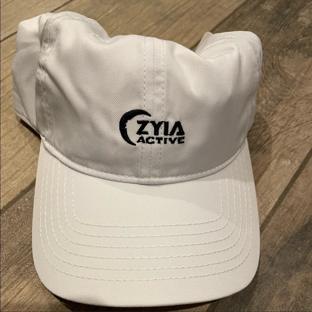 White Zyia Active hat